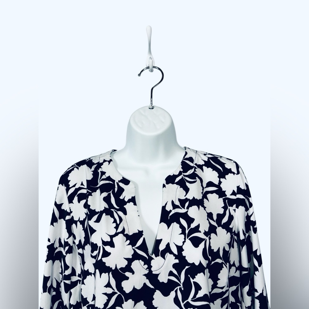 Michael Michael Kors, Black & White Floral Tie-Sleeve Blouse, Small - Picture 5 of 10